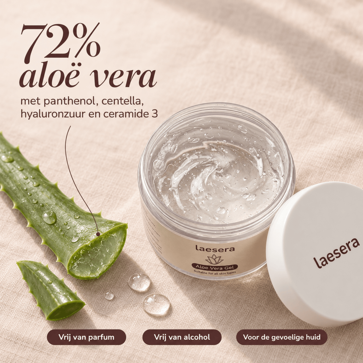 Open pot Laesera Aloë Vera Gel naast een doorgesneden aloë-blad, met 72% aloë vera en ingrediënten